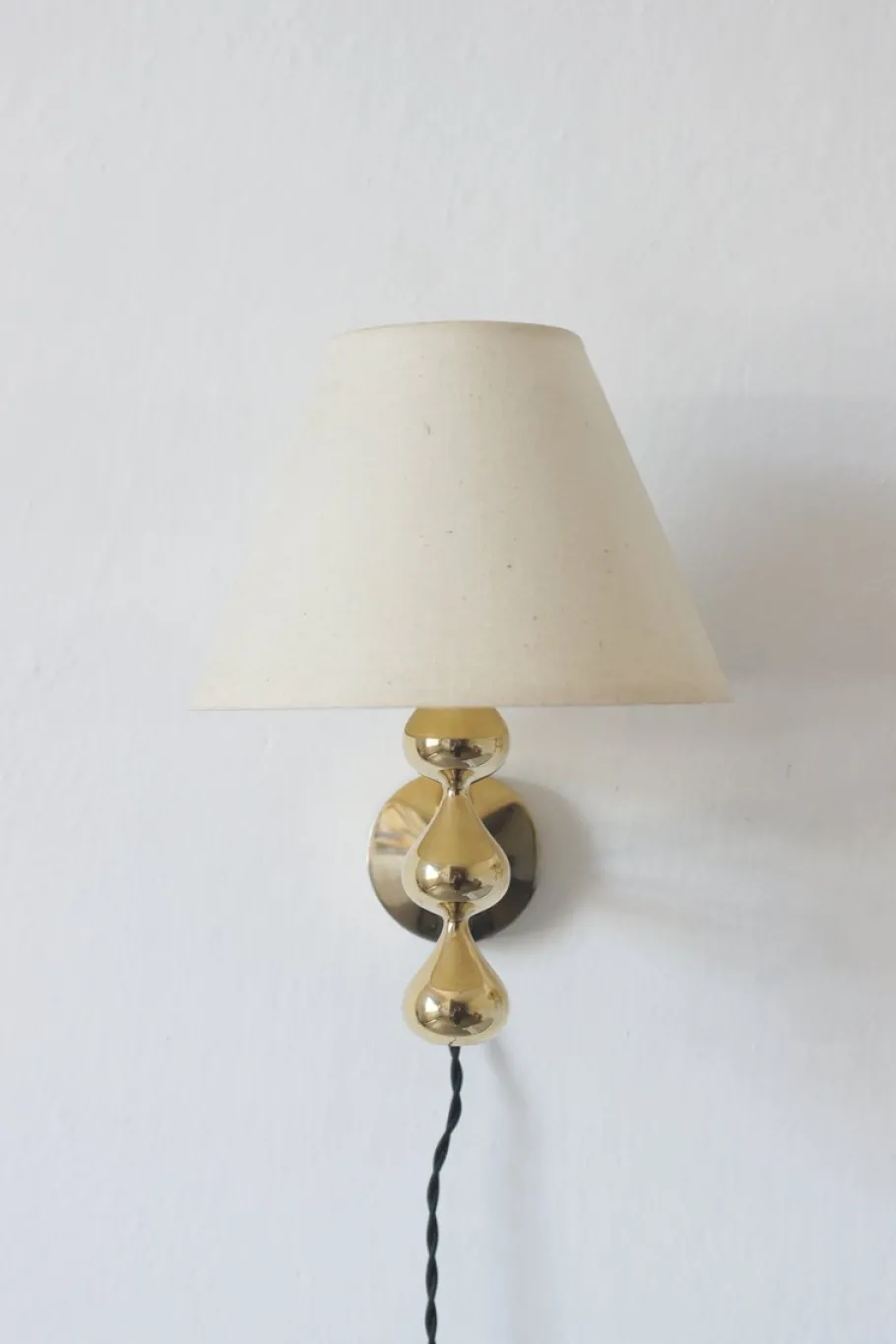 Online Pamono 24 Carat Gold Plated Teardrop Wall Lamps by Hugo Asmussen, Denmark, 1970s, Set of 2