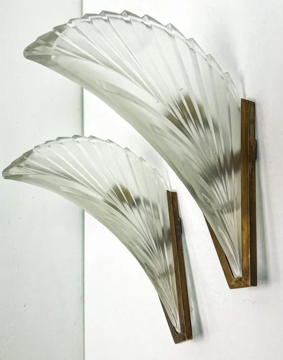 New Pamono Art Deco French Feather Shape Frosted Glass Wall Sconce, 1930s