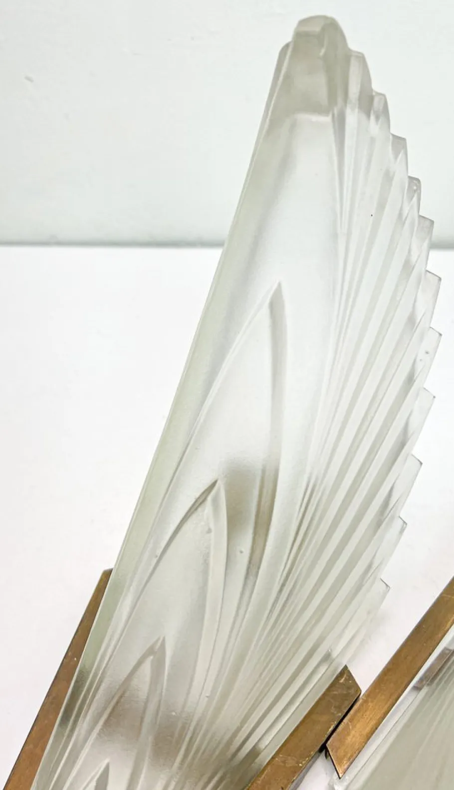 New Pamono Art Deco French Feather Shape Frosted Glass Wall Sconce, 1930s