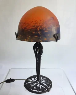 Hot Pamono Art Deco French Lamp in Wrought Iron and Ginko Leaves attributed to Muller Frères for Muller Freres / Edgar Brandt, 1930s