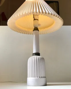 Online Pamono Art Deco White Glazed Ceramic Table Lamp by Christian Schollert for Schollert, 1940s