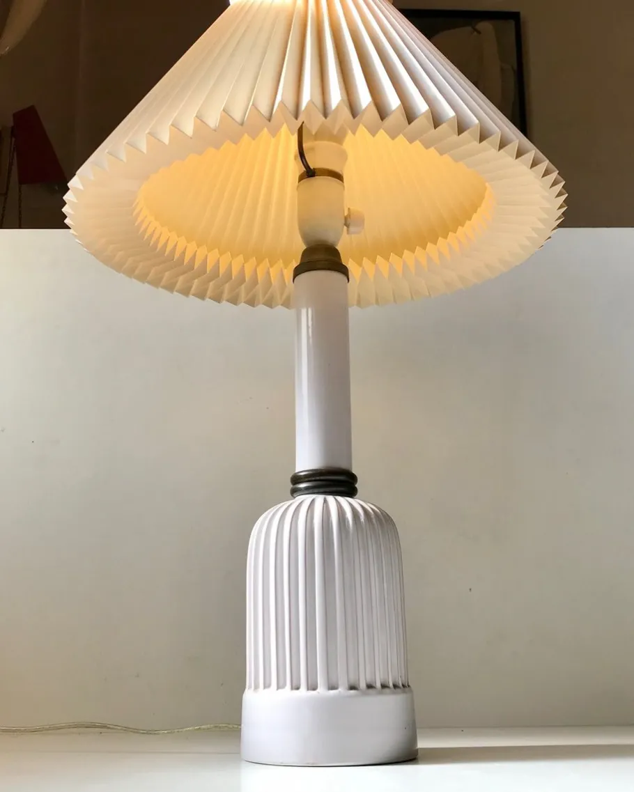 Online Pamono Art Deco White Glazed Ceramic Table Lamp by Christian Schollert for Schollert, 1940s