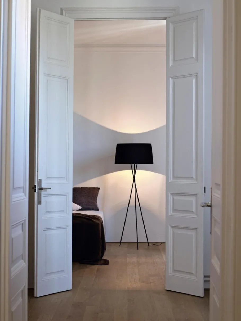 Online Pamono Black Trípode G5 Floor Lamp by Santa & Cole