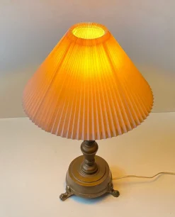 Discount Pamono Danish Bronze Lion Paw Table Lamp with Pink Shade, 1930s