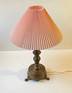 Discount Pamono Danish Bronze Lion Paw Table Lamp with Pink Shade, 1930s