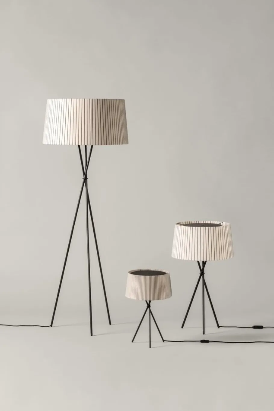 Best Pamono Diplomatic Tripod G5 Floor Lamp by Santa & Cole