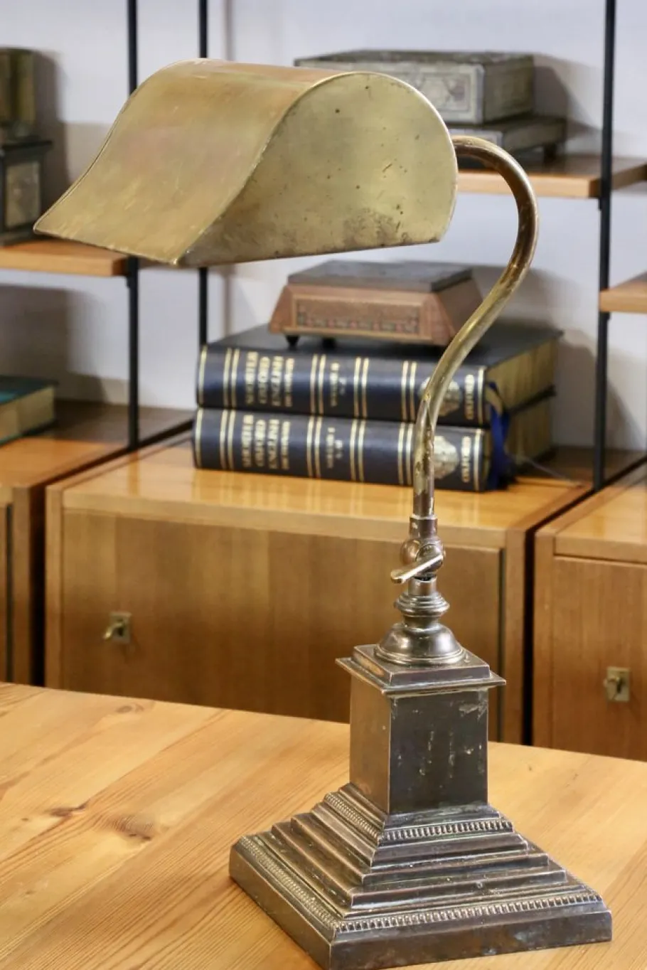 Online Pamono Early 20th Century Edwardian Brass Bankers Desk Lamp, 1900s