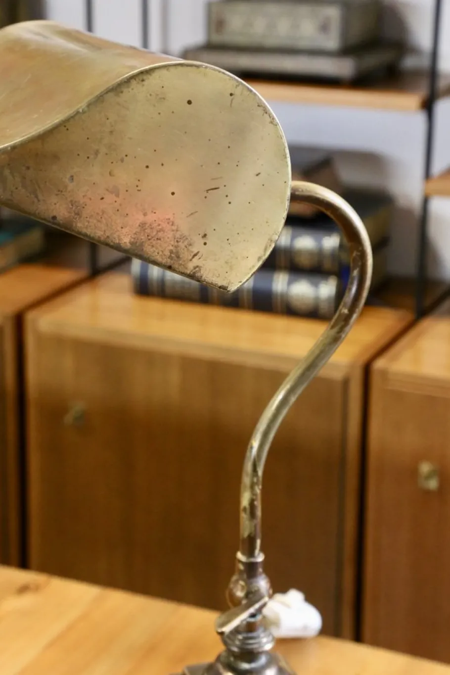 Online Pamono Early 20th Century Edwardian Brass Bankers Desk Lamp, 1900s