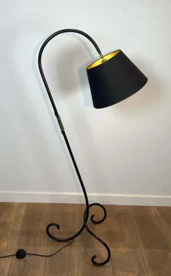 Outlet Pamono Floor Lamp in Black Lacquered Metal and Brass in the style of Jean Royère