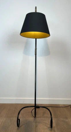 Outlet Pamono Floor Lamp in Black Lacquered Metal and Brass in the style of Jean Royère