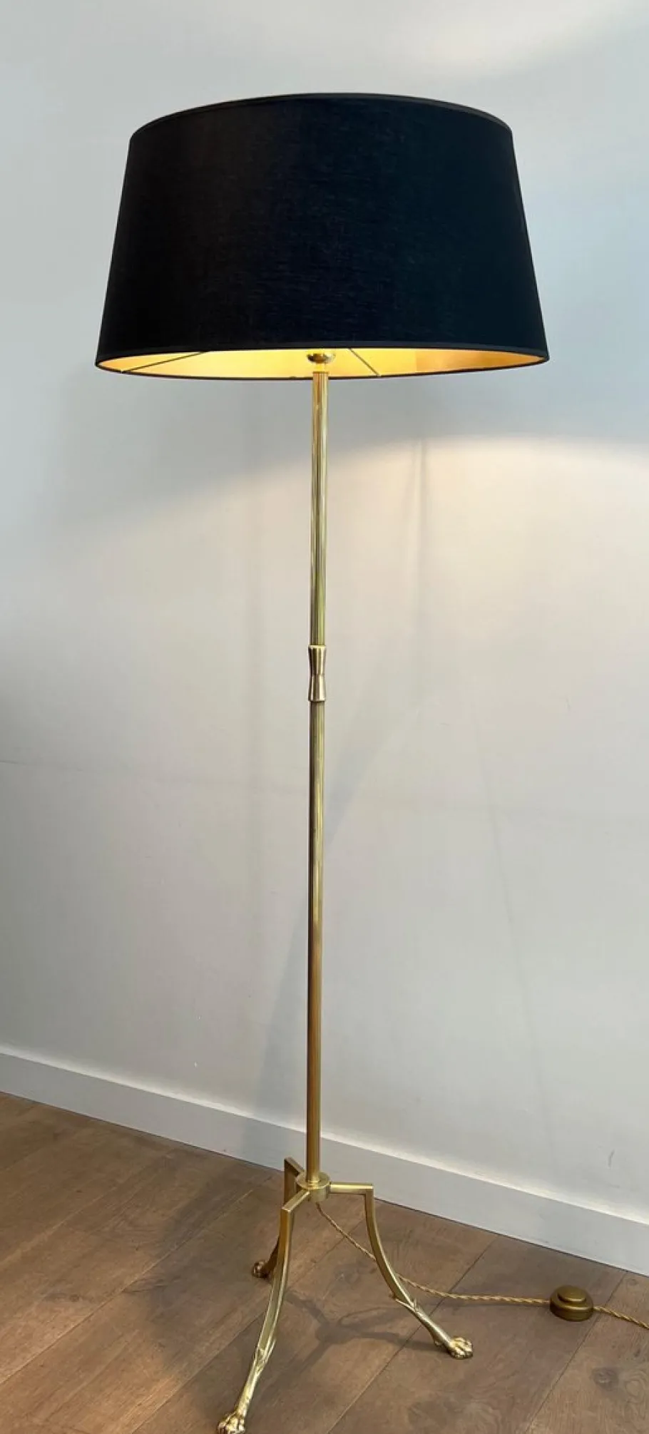 Sale Pamono Floor Lamp in Brass and Tripod Base with Claw Feet from Maison Jansen