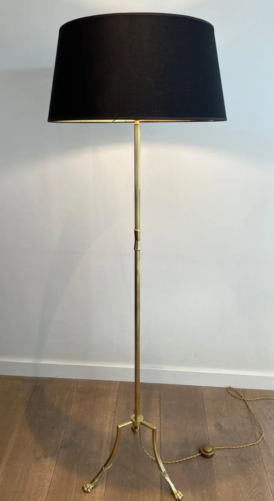 Sale Pamono Floor Lamp in Brass and Tripod Base with Claw Feet from Maison Jansen