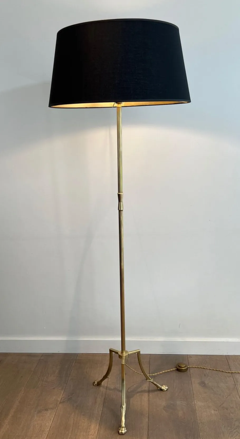 Sale Pamono Floor Lamp in Brass and Tripod Base with Claw Feet from Maison Jansen