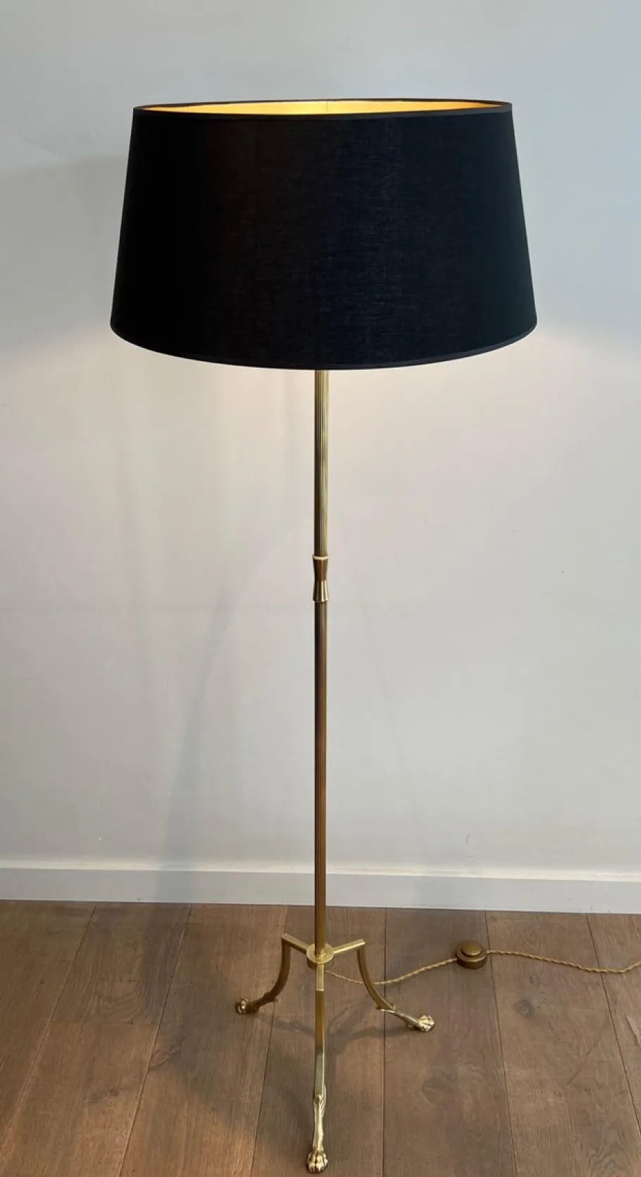 Sale Pamono Floor Lamp in Brass and Tripod Base with Claw Feet from Maison Jansen