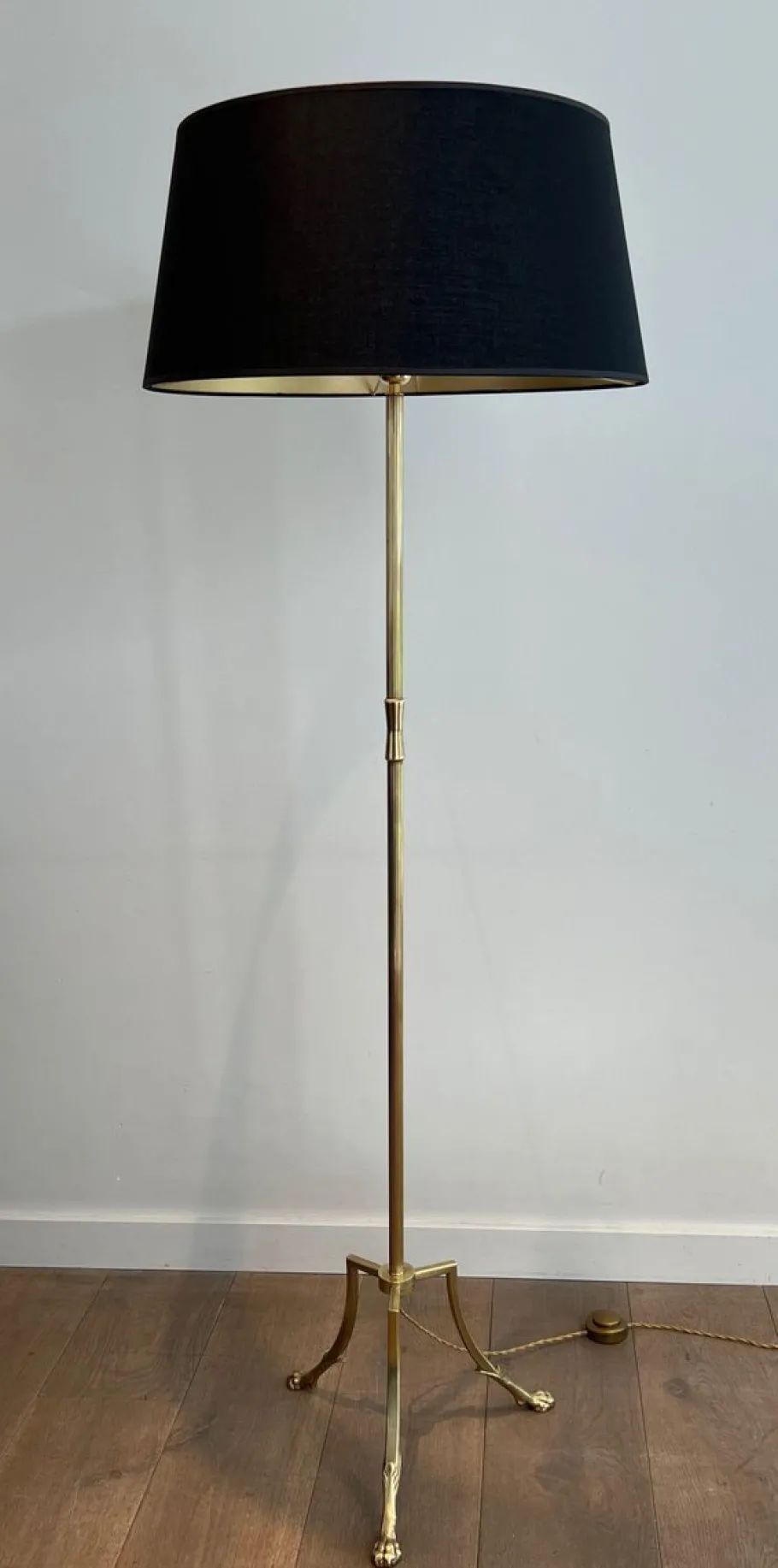 Sale Pamono Floor Lamp in Brass and Tripod Base with Claw Feet from Maison Jansen