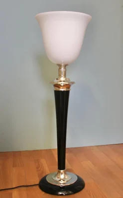 Online Pamono French Art Deco Table Lamp in Black Wood and Silver Metal from Mazda, 1920s