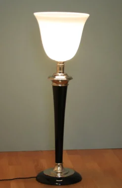 Online Pamono French Art Deco Table Lamp in Black Wood and Silver Metal from Mazda, 1920s