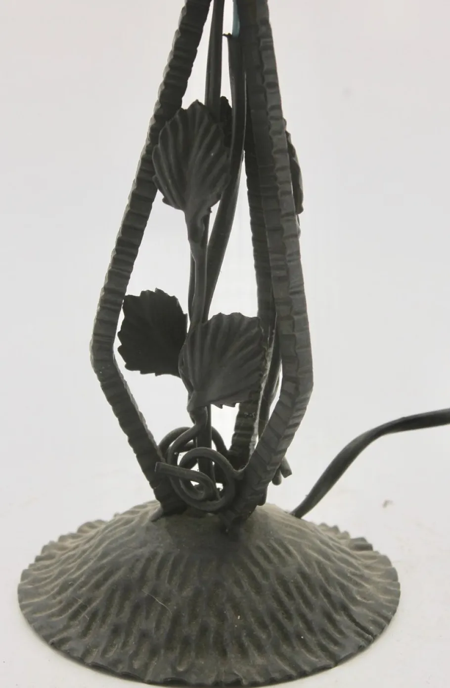 Sale Pamono French Art Deco Wrought Iron Lamps with Glass Shades, Set of 2