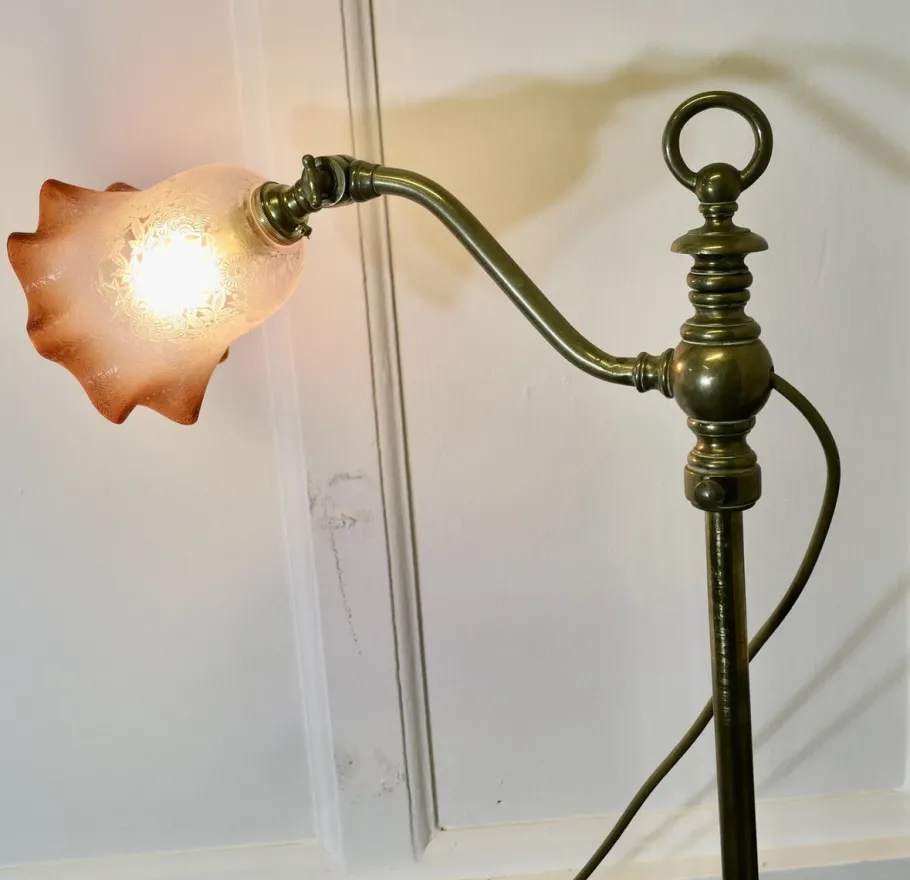 Pamono French Brass Desk/Table Lamp with Detailed Pink/Amber Glass Shade, 1890s