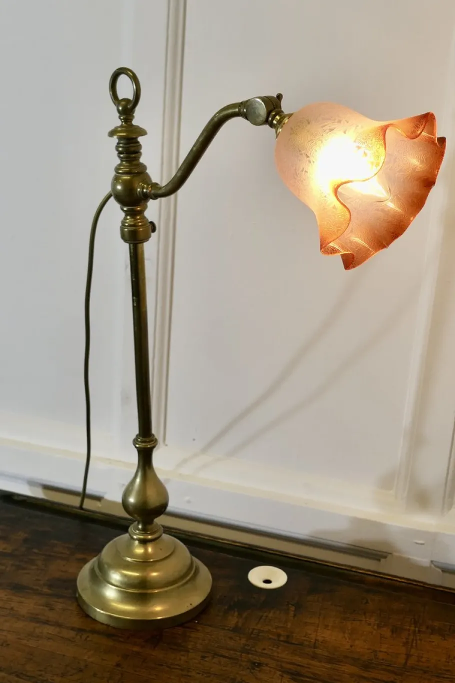 Pamono French Brass Desk/Table Lamp with Detailed Pink/Amber Glass Shade, 1890s