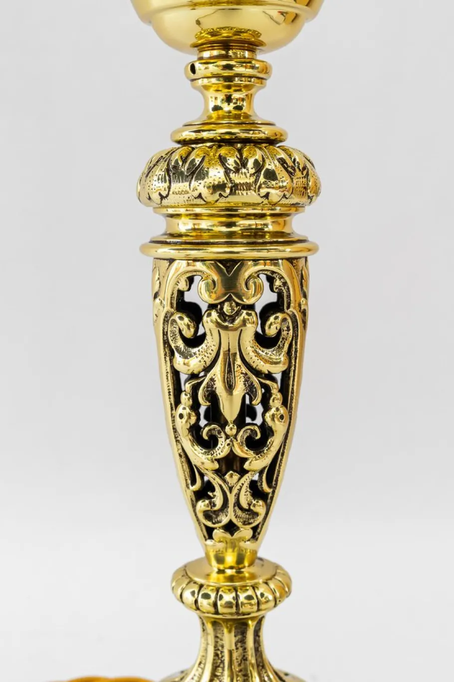 Sale Pamono Historistic Table Lamp with Original Cut Glass Shade, Vienna, 1890s