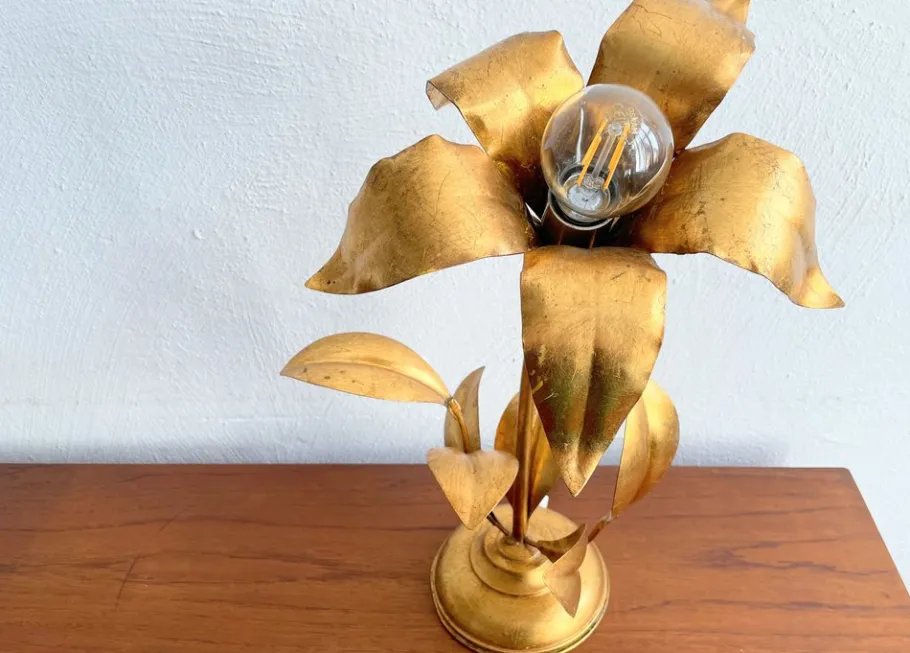 Discount Pamono Hollywood Regency Gold Flower-Shaped Table Lamp in the style of Koegl, 1970s