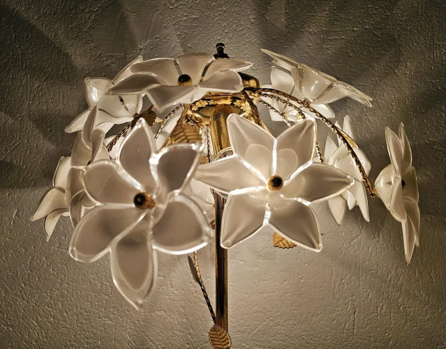 Sale Pamono Hollywood Regency Murano Glass Floral Table Lamp, Italy, 1970s
