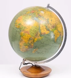 Clearance Pamono Illuminated Political Earth Globe from Räths, GDR, 1980s