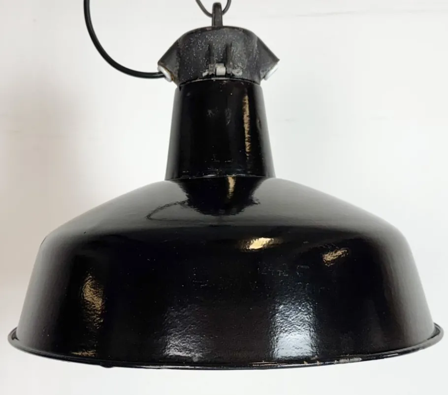 Pamono Industrial Black Enamel Factory Lamp with Cast Iron Top from Elektrosvit, 1950s