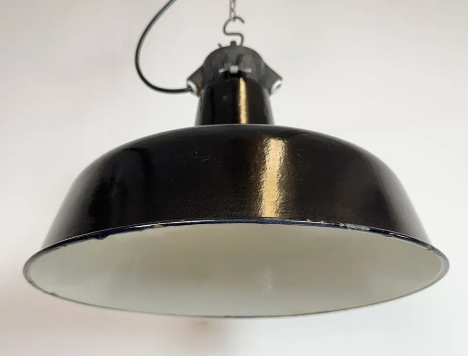 Pamono Industrial Black Enamel Factory Lamp with Cast Iron Top from Elektrosvit, 1950s