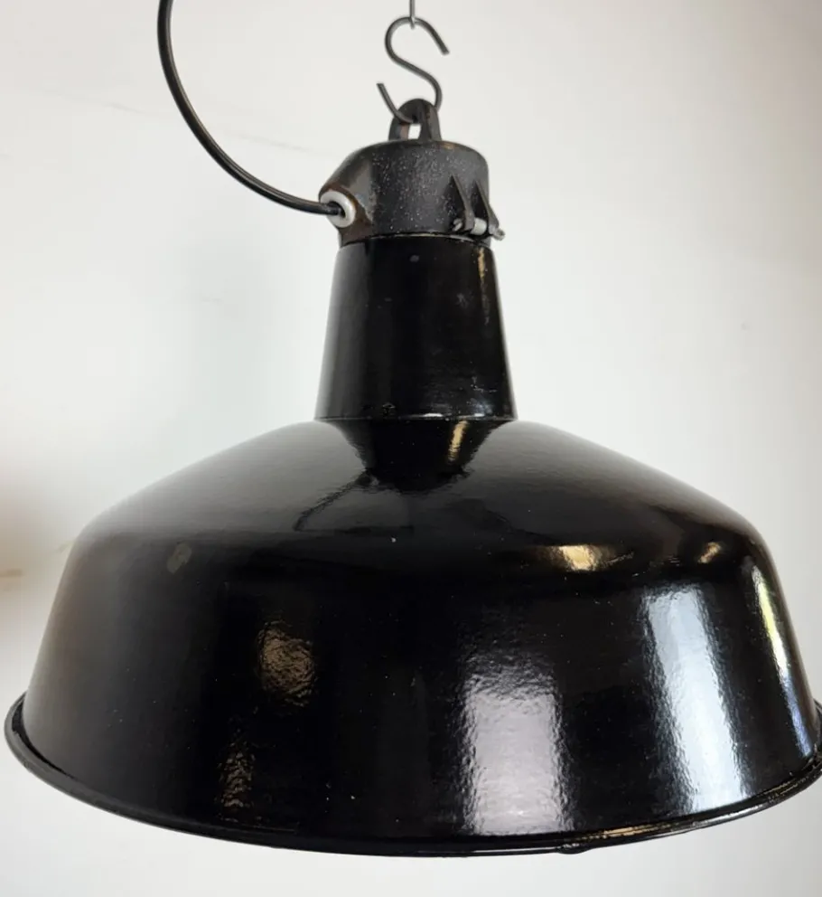Pamono Industrial Black Enamel Factory Lamp with Cast Iron Top from Elektrosvit, 1950s