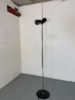 Discount Pamono Italian 333 Floor Lamp by Vico Magistretti for Oluce, 1980s