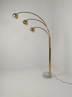 Hot Pamono Italian Arch Floor Lamp in Gilded Metal and Marble attributed to Reggiani, 1970s