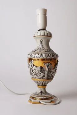 Outlet Pamono Italian Children Playing Table Lamp from Capodimonte, 1950s