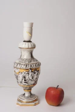 Outlet Pamono Italian Children Playing Table Lamp from Capodimonte, 1950s