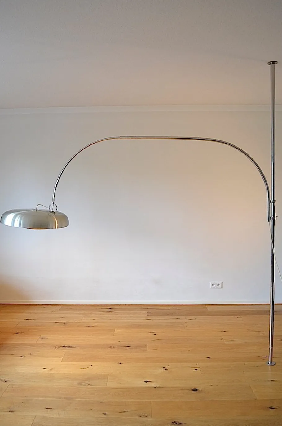 Clearance Pamono Italian Clamped Bowing Lamp by Pirro Cuniberti for Sirrah Imola, 1970s