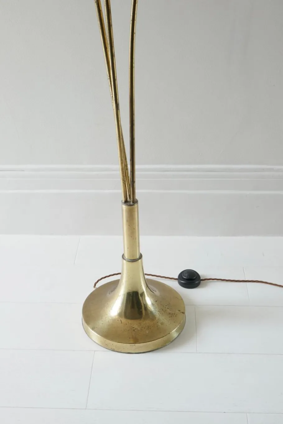 Clearance Pamono Italian Leaf Shaped Floor Lamp in Brass with Three Lights, 1970s