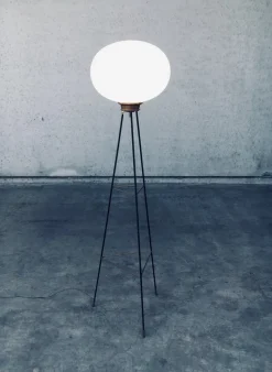 Outlet Pamono Italian Opaline Tripod Floor Lamp, 1950s