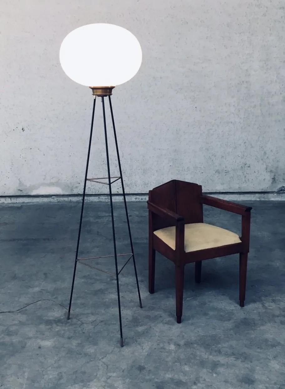 Outlet Pamono Italian Opaline Tripod Floor Lamp, 1950s
