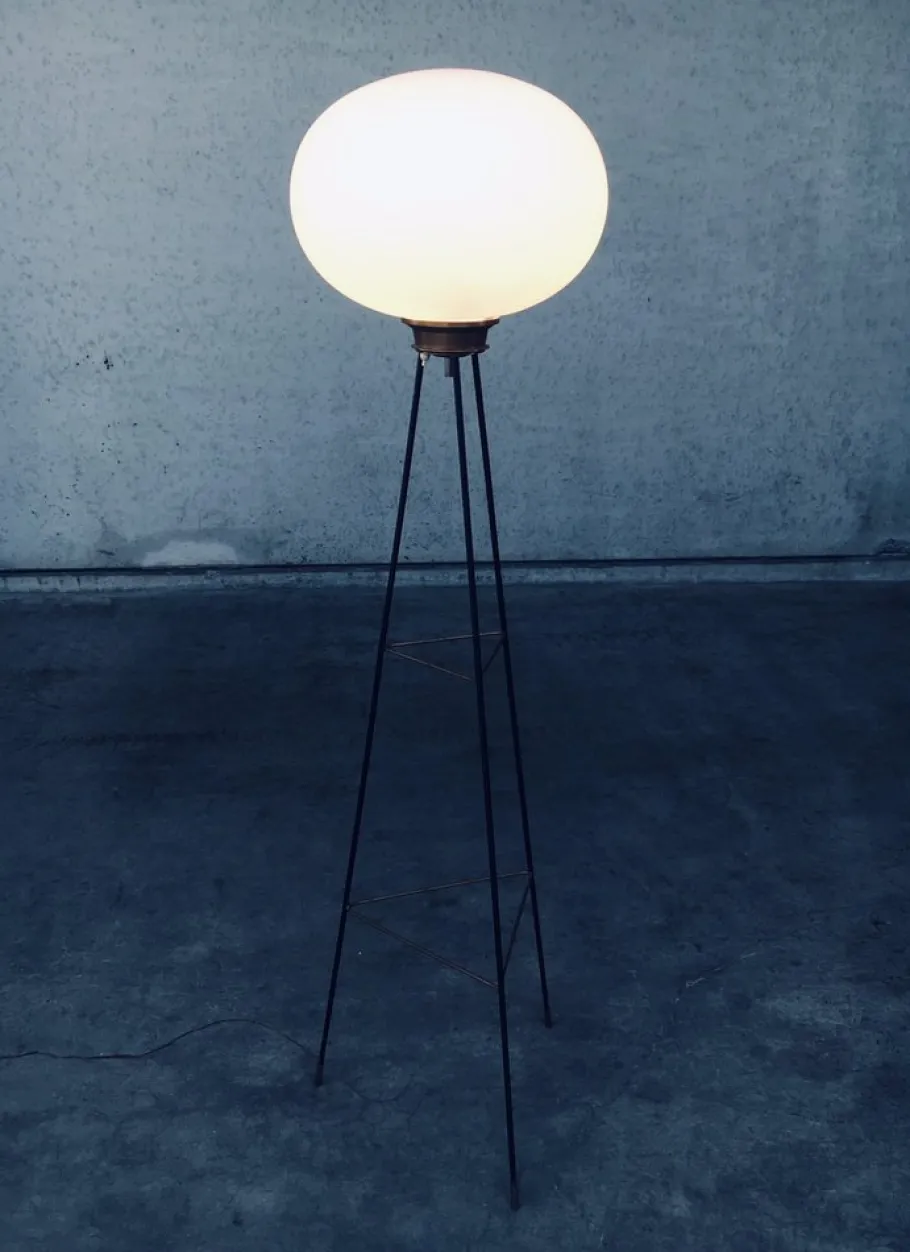 Outlet Pamono Italian Opaline Tripod Floor Lamp, 1950s