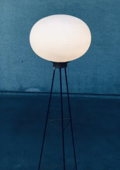 Outlet Pamono Italian Opaline Tripod Floor Lamp, 1950s