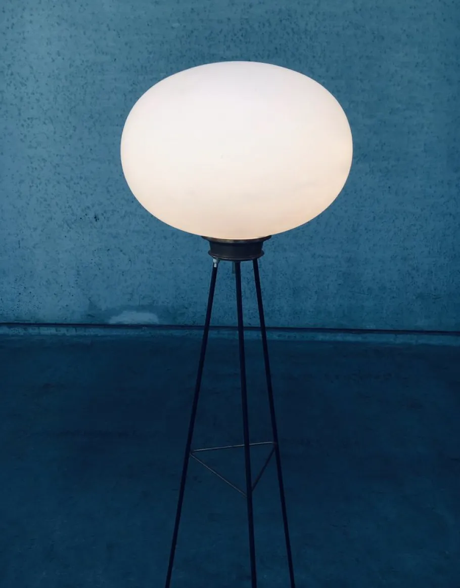 Outlet Pamono Italian Opaline Tripod Floor Lamp, 1950s