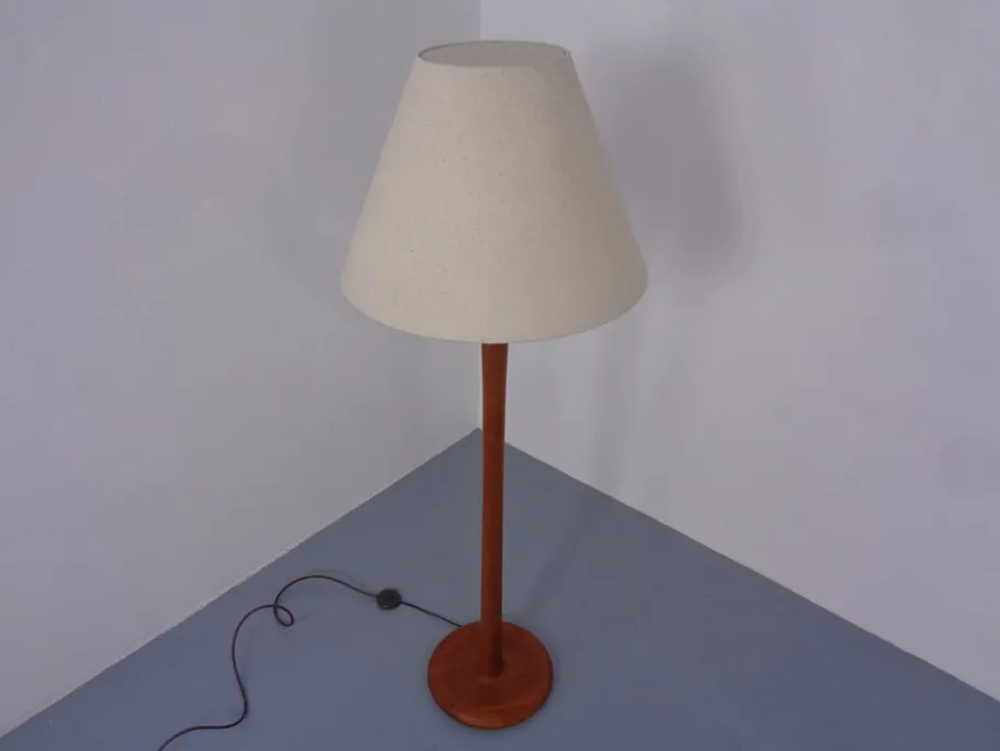 Hot Pamono Large Danish Teak Floor Lamp from Dyrlund, 1960s