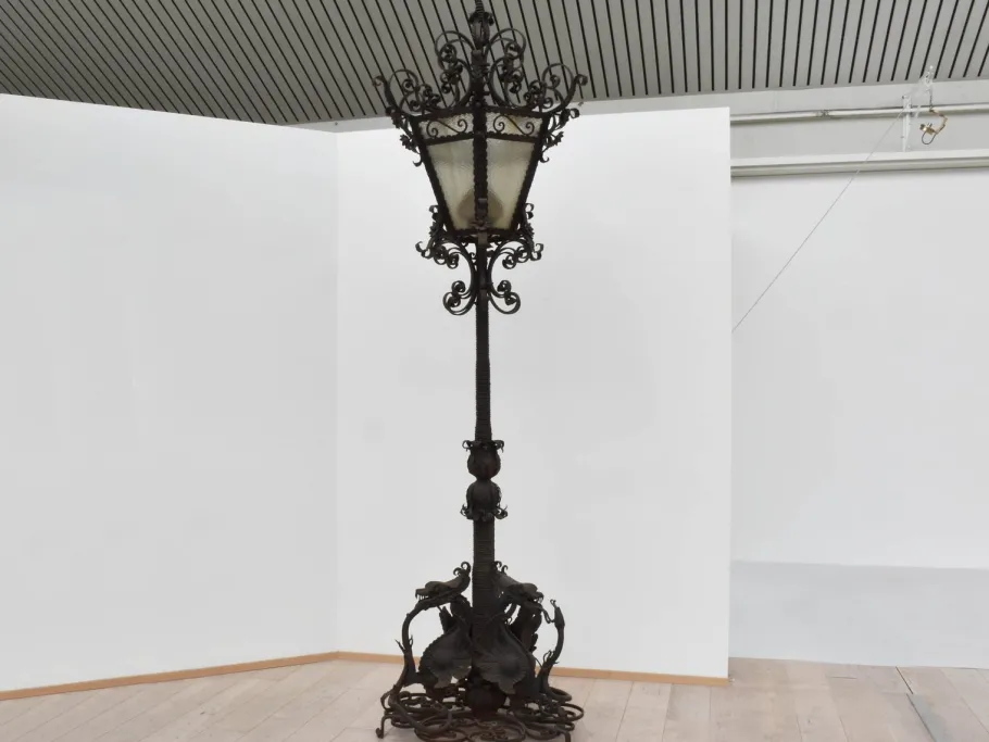Discount Pamono Large Italian Wrought Iron Outdoor Lamppost from Mazzucotelli, Italy, 1910s