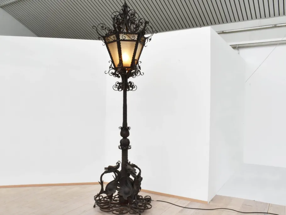 Discount Pamono Large Italian Wrought Iron Outdoor Lamppost from Mazzucotelli, Italy, 1910s