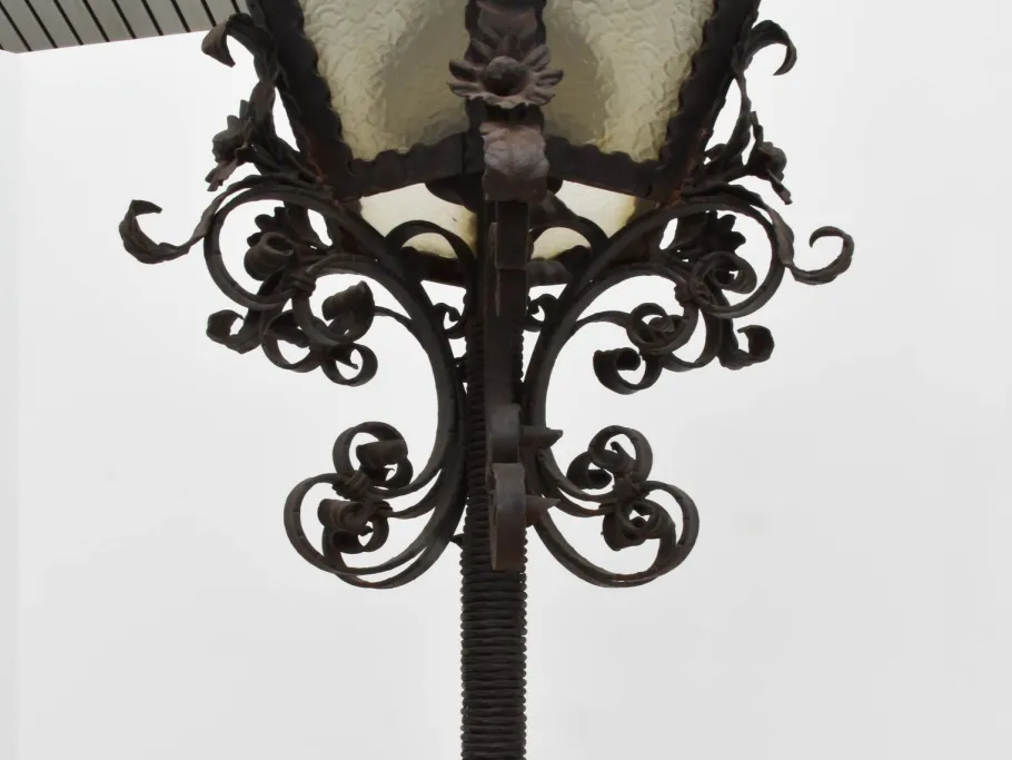 Discount Pamono Large Italian Wrought Iron Outdoor Lamppost from Mazzucotelli, Italy, 1910s