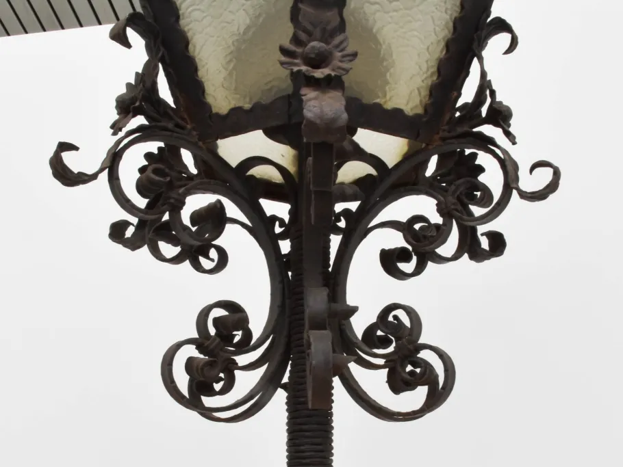 Discount Pamono Large Italian Wrought Iron Outdoor Lamppost from Mazzucotelli, Italy, 1910s