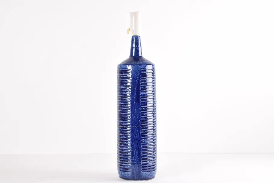 Discount Pamono Large Mid-Century Modern Dark Blue Ceramic Table Lamp from Palshus, Denmark, 1960s
