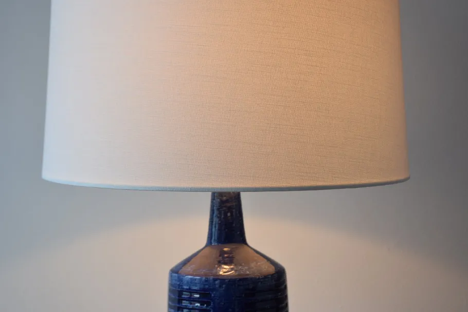 Discount Pamono Large Mid-Century Modern Dark Blue Ceramic Table Lamp from Palshus, Denmark, 1960s