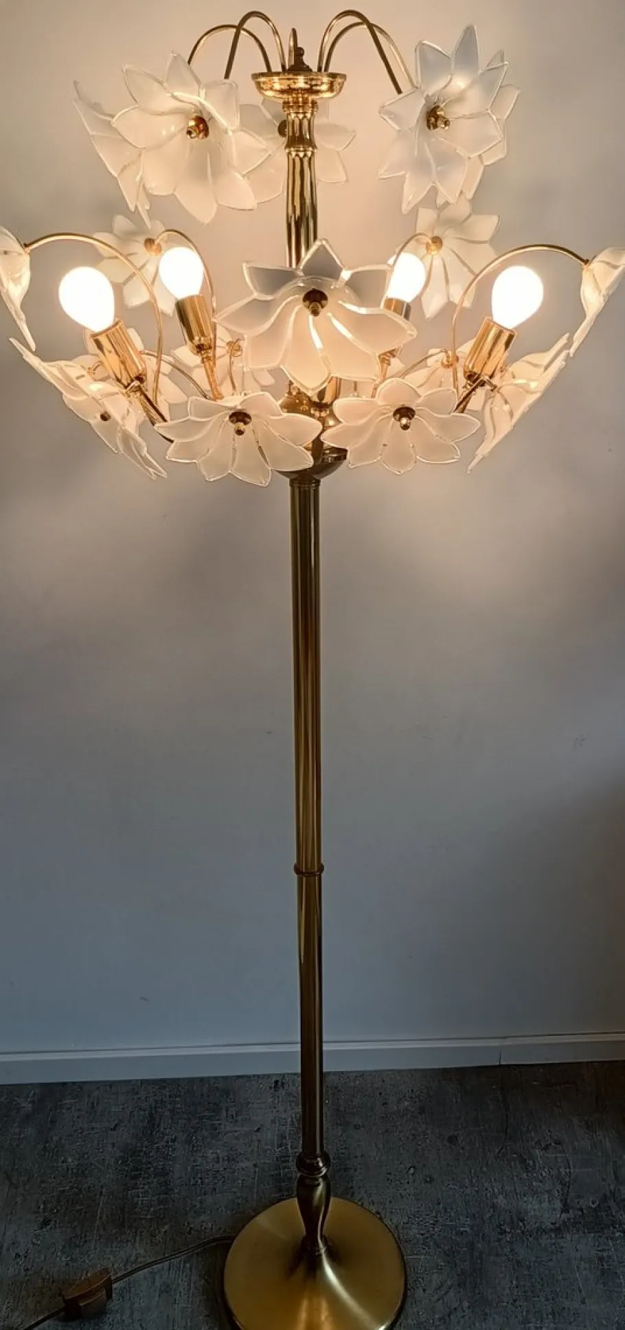 New Pamono Large Murano Flower Floor Lamp, Italy, 1970s